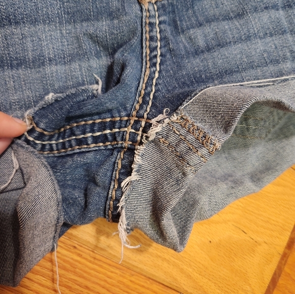 Maurices size 9/10 denim Cuffed And Frayed Bottom Short Shorts - Picture 3 of 11